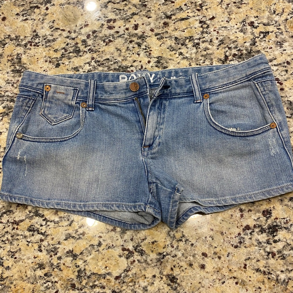 Gently used, Roxy jean shorts! 👖